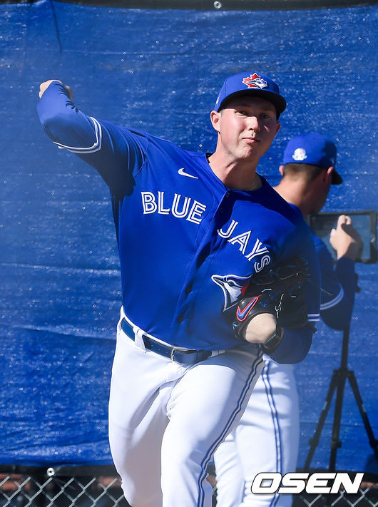 토론토 유망주 네이트 피어슨이 불펜피칭을 하고 있다. / soul1014@osen.co.kr