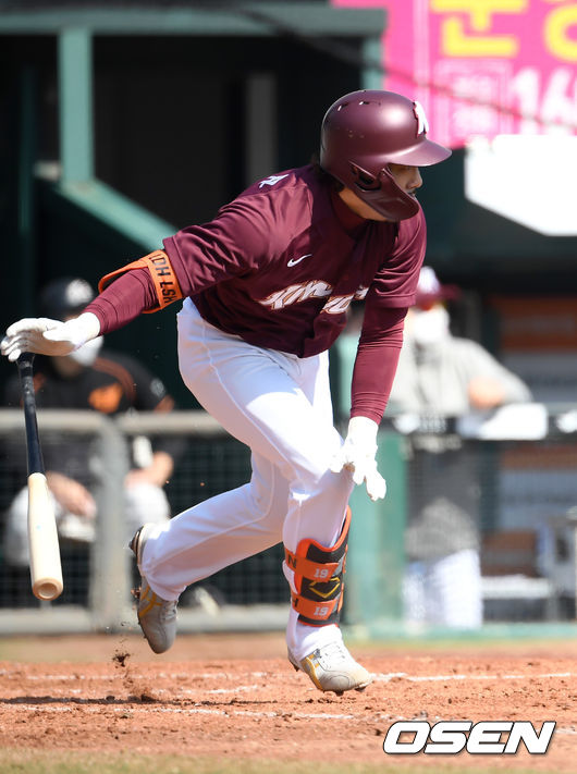 3회초 1사 1루 키움 이용규가 안타를 때려내고 있다. /cej@osen.co.kr