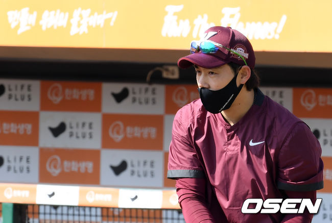 키움 이용규가 경기에 앞서 훈련을 하고 있다. /cej@osen.co.kr