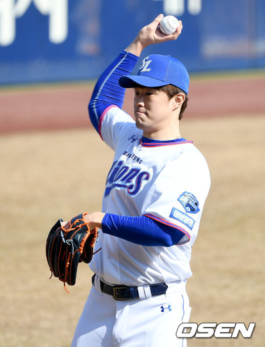 13일 오후 대구삼성라이온즈파크에서 삼성 라이온즈가 2021 스프링캠프 훈련을 가졌다.삼성 장필준이 캐치볼 훈련을 하고 있다./ksl0919@osen.co.kr