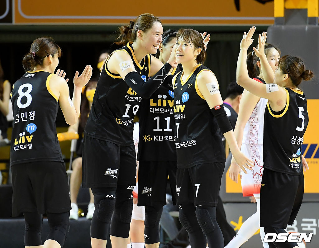 국가대표 센터' 박지수의 존재감으로 KB스타즈의 독주 예상