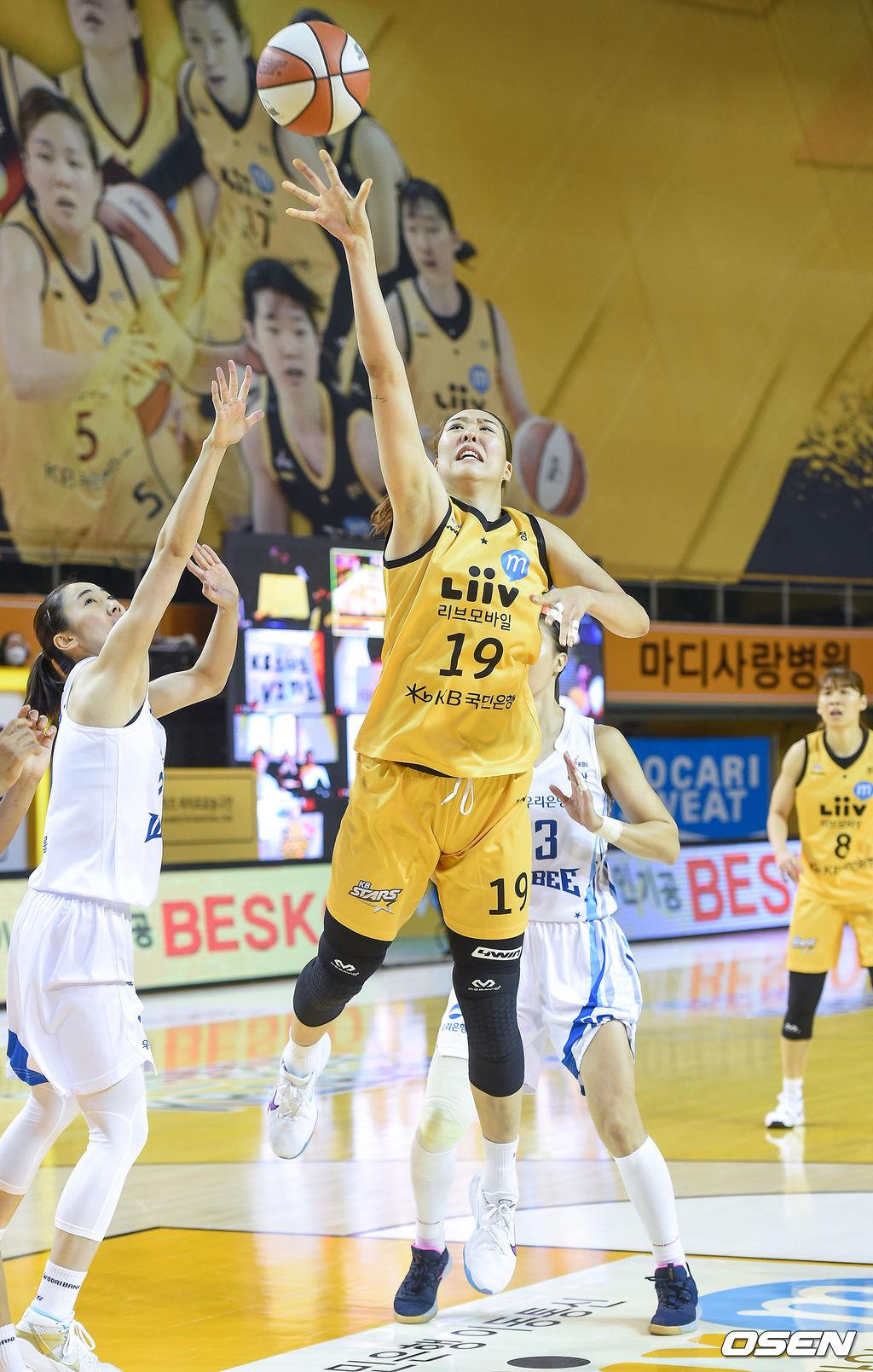 하지만 박지수 혼자 힘으로 팀 승리를 보장할 수 없었다. 