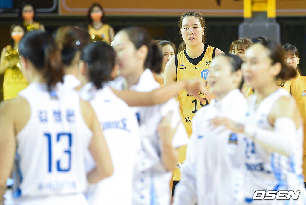 결국 박지수의 KB스타즈는 올 시즌 정규리그 2위로 마무리