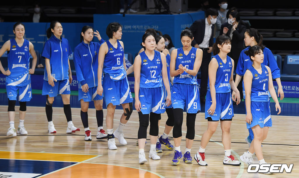 1차전 이후 2,3차전 패배하면 챔피언결정전 탈락한 우리은행