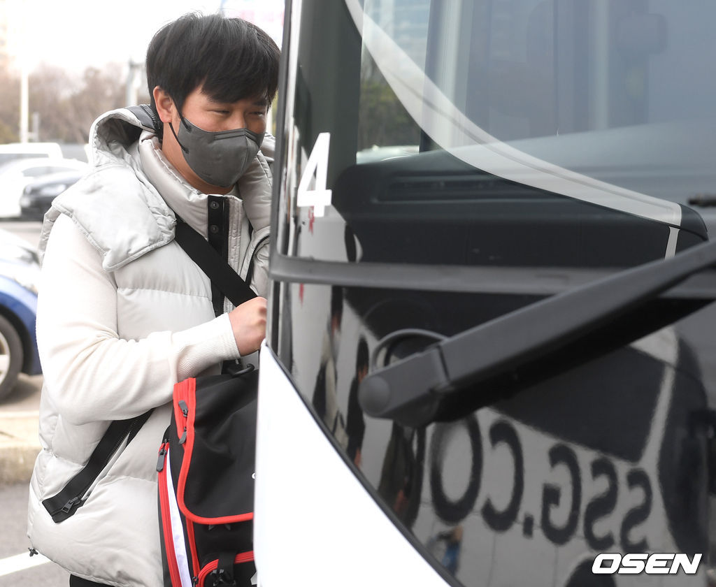 SSG 최정이 버스에 오르고 있다. / dreamer@osen.co.kr