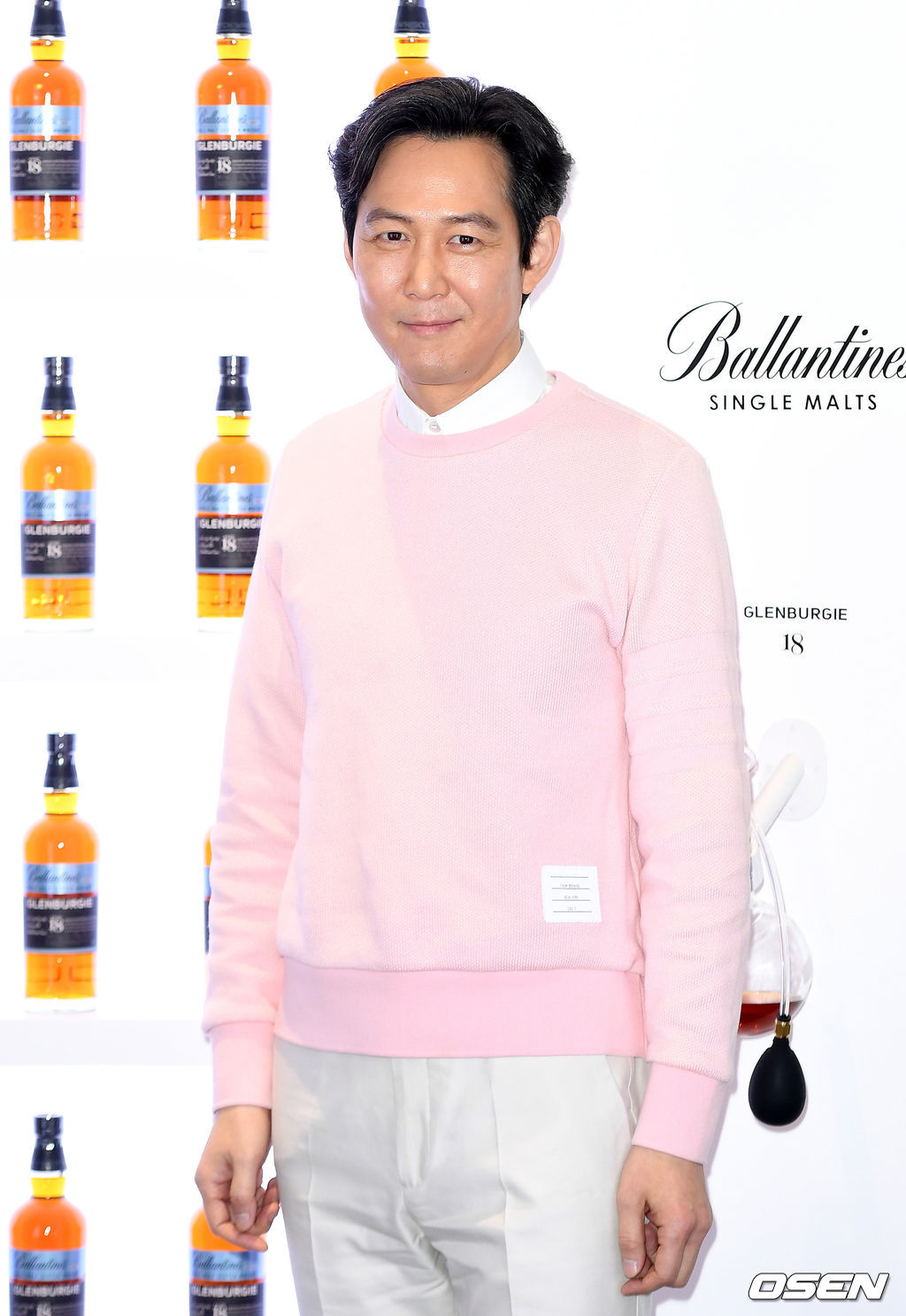 행사에 참석한 이정재가 포즈를 취하고 있다. /sunday@osen.co.kr
