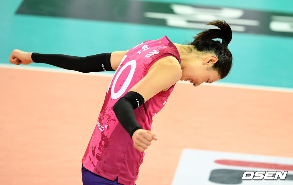 흥국생명 김연경이 득점에 실패하며 아쉬워하고 있다. /jpenws@osen.co.kr