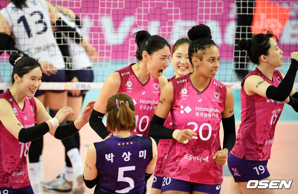 흥국생명 김연경이 득점에 포효하고 있다. /jpenws@osen.co.kr