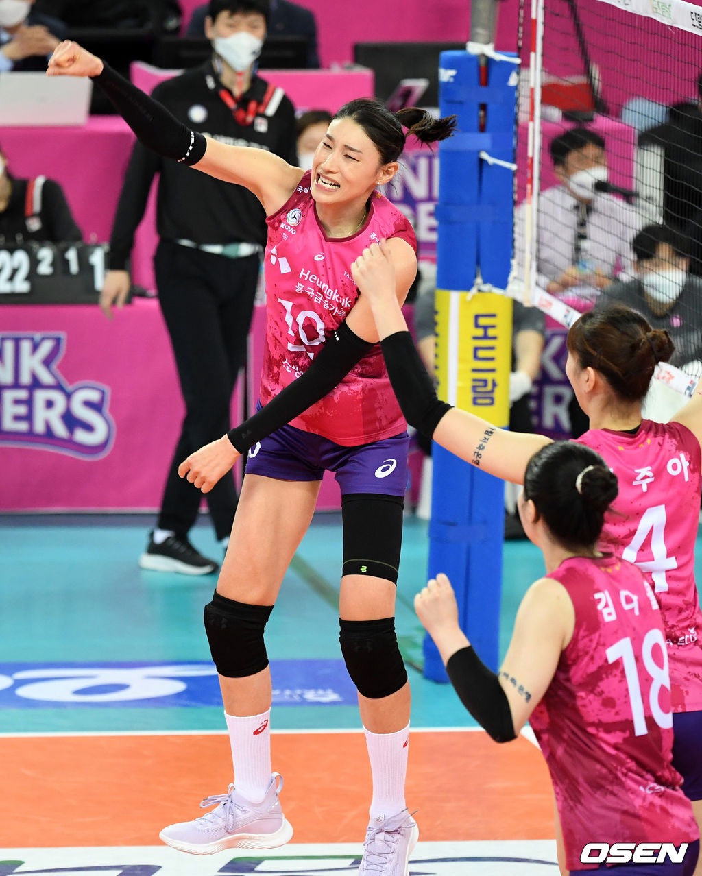 흥국생명 김연경이 득점에 기뻐하고 있다. /jpenws@osen.co.kr