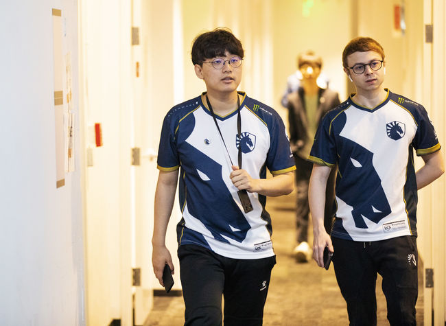 팀 리퀴드의 '코어장전' 조용인(왼쪽)과 '옌슨' 니콜라이 옌슨. /라이엇 게임즈 플리커.