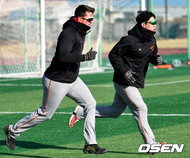 한화 힐리와 이해창이 러닝 훈련을 하고 있다. / dreamer@osen.co.kr