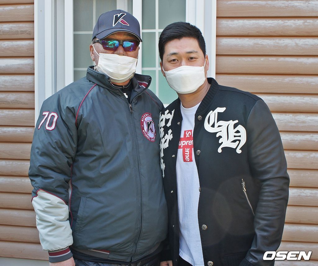 권영호 경일대 수석 코치와 오승환 /what@osen.co.kr