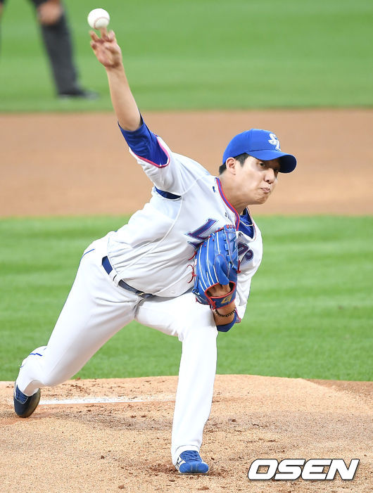 3일 오후 대구 삼성라이온즈파크에서 '2020 신한은행 SOL KBO리그' 삼성 라이온즈와 두산 베어스의 경기가 열렸다.1회초 삼성 원태인이 역투하고 있다. /youngrae@osen.co.kr