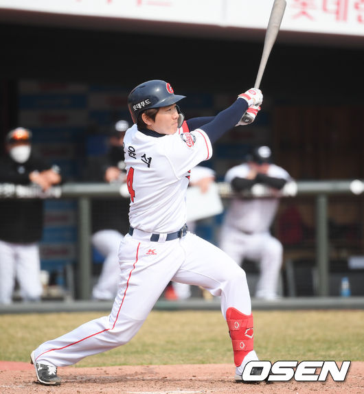 4회초 1사 2,3루 롯데 오윤석이 역전 2타점 적시타를 날리고 있다. / soul1014@osen.co.kr