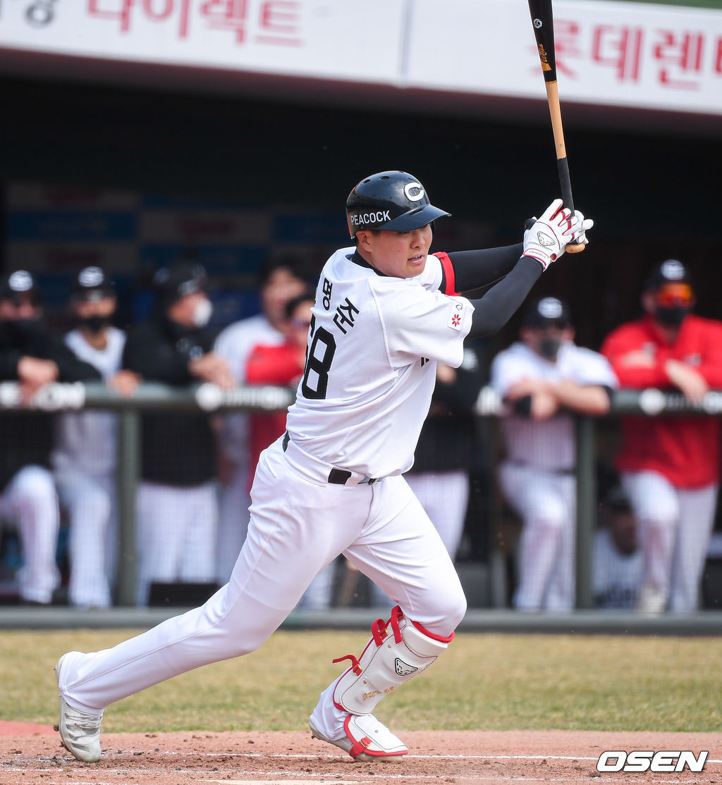 2회초 2사 SSG 고명준이 안타를 날리고 있다 .  / soul1014@osen.co.kr