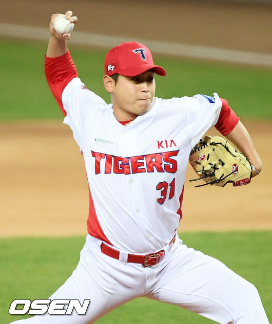   KIA 박준표가 힘차게 공을 뿌리고 있다. /rumi@osen.co.kr