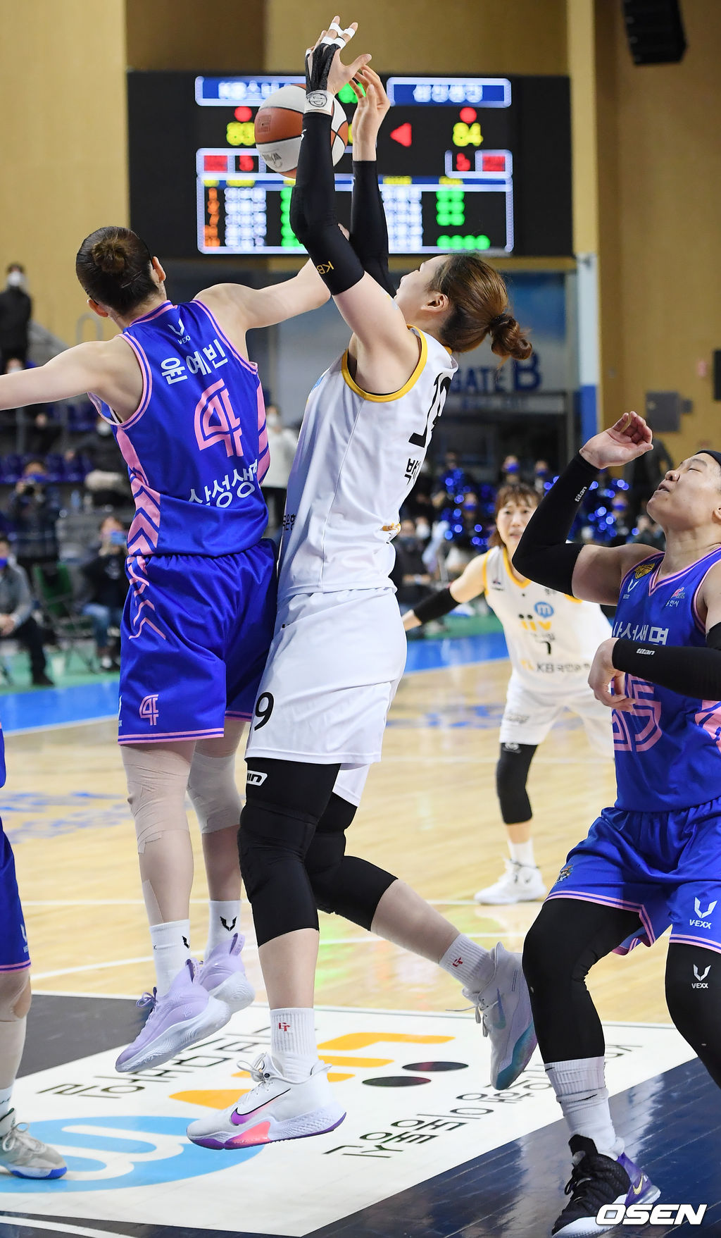 연장전 종료 0.8초 KB스타즈 박지수가 마지막 공격에 실패하고 있다. /rumi@osen.co.kr