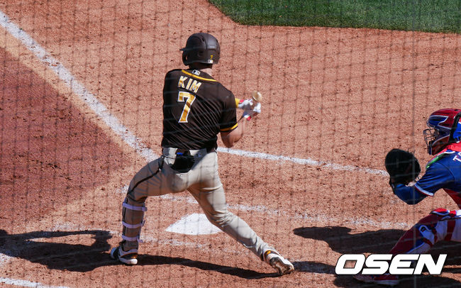 [OSEN=피오리아(미 애리조나주), 이사부 통신원] 김하성이 타격하고 있다. /lsboo@osen.co.kr