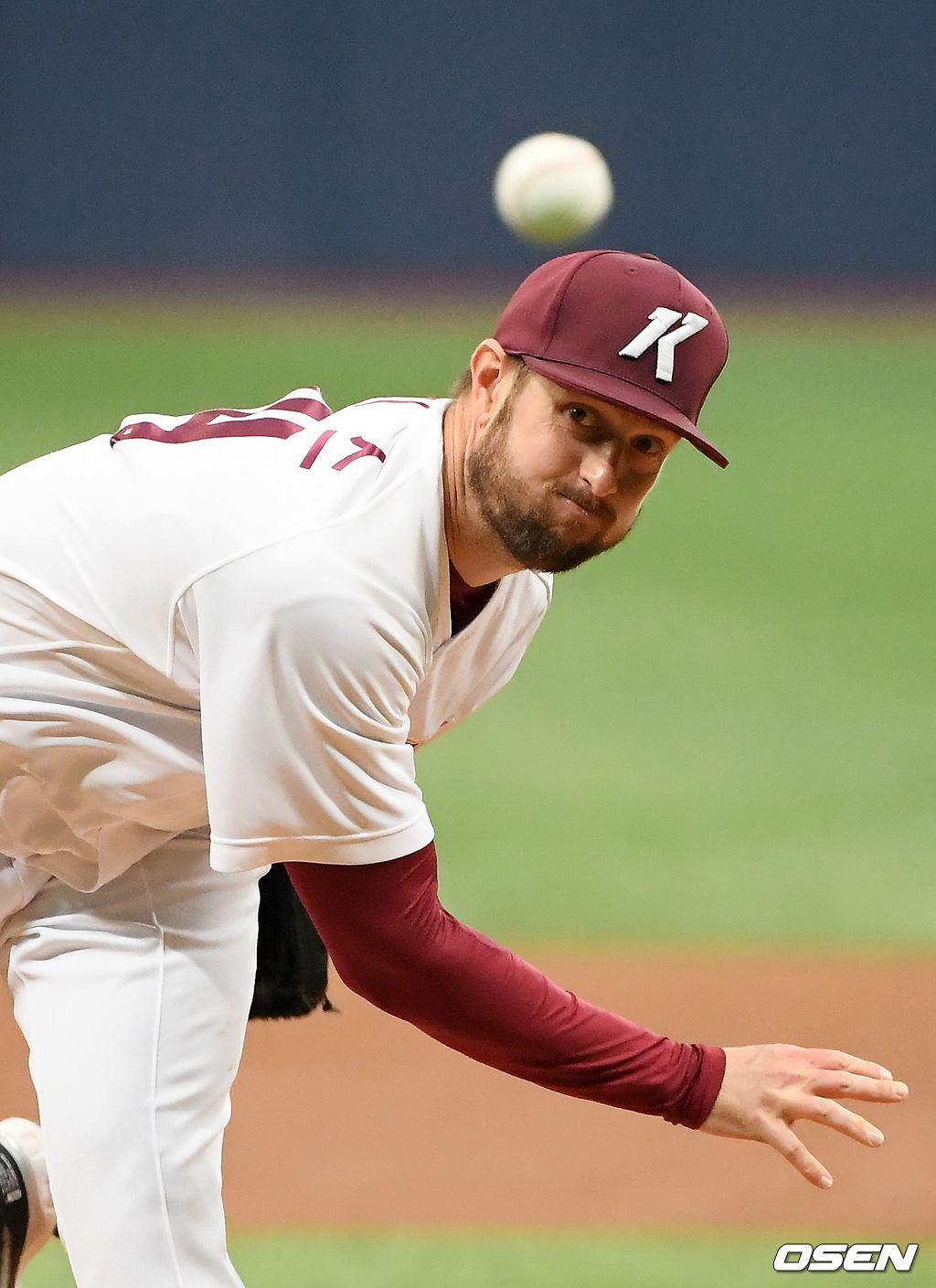키움 새 외인 선발 스미스가 힘차게 공을 뿌리고 있다. /rumi@osen.co.kr