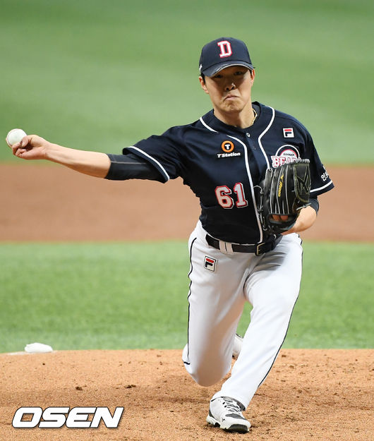 두산 선발 최원준이 마운드 위에서 힘차게 공을 뿌리고 있다. /rumi@osen.co.kr