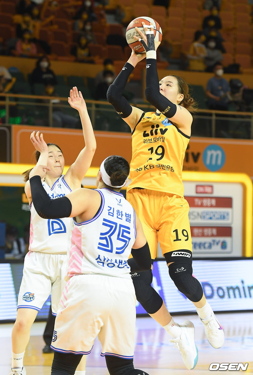 2쿼터 KB스타즈 박지수가 슛을 시도하고 있다 / soul1014@osen.co.kr