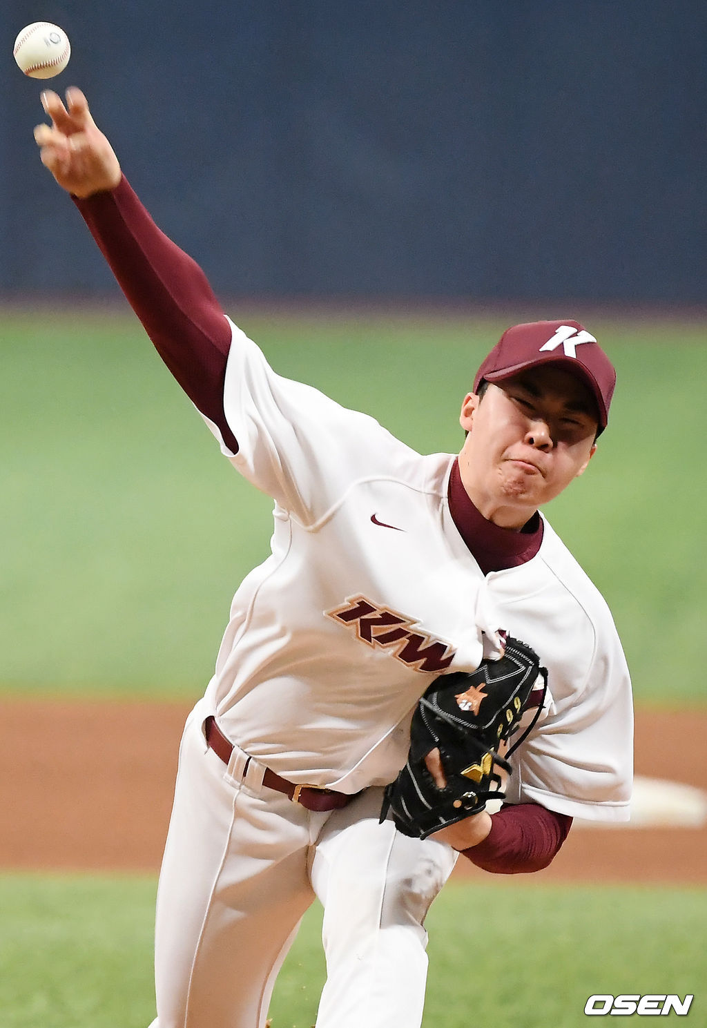 5회초 마운드에 오른 키움 장재영이 힘차게 공을 뿌리고 있다./rumi@osen.co.kr