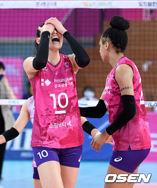 흥국생명 김연경이 역전에 아쉬워하고 있다. /sunday@osen.co.kr