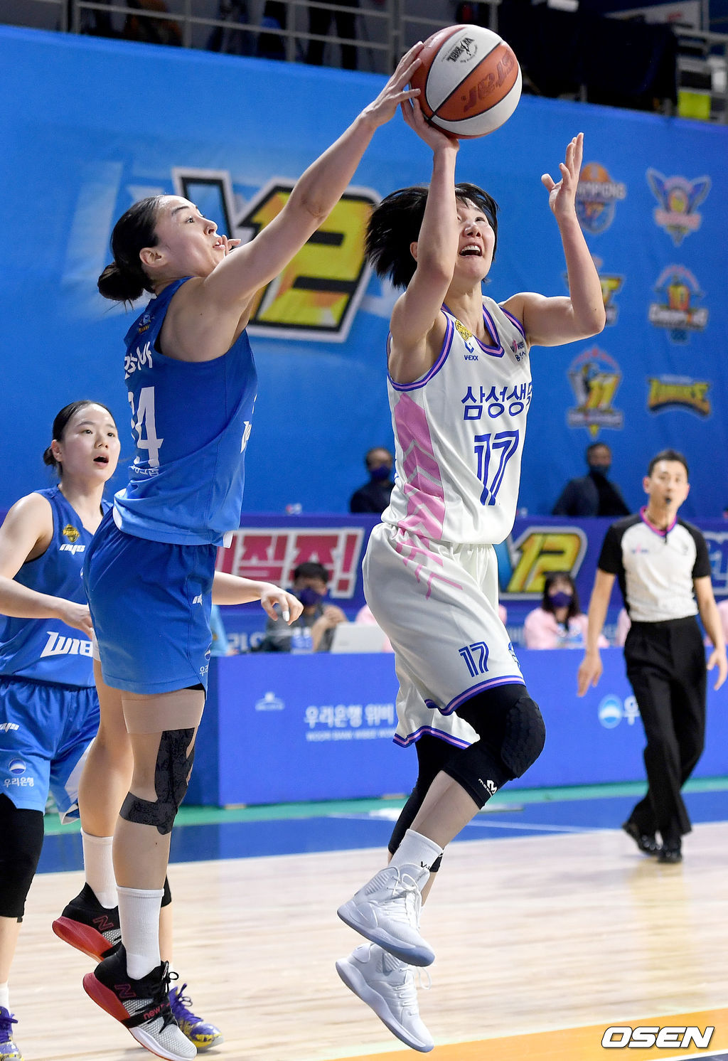 1쿼터, 삼성생명 김보미의 슛을 우리은행 김소니아가 막고 있다. /dreamer@osen.co.kr