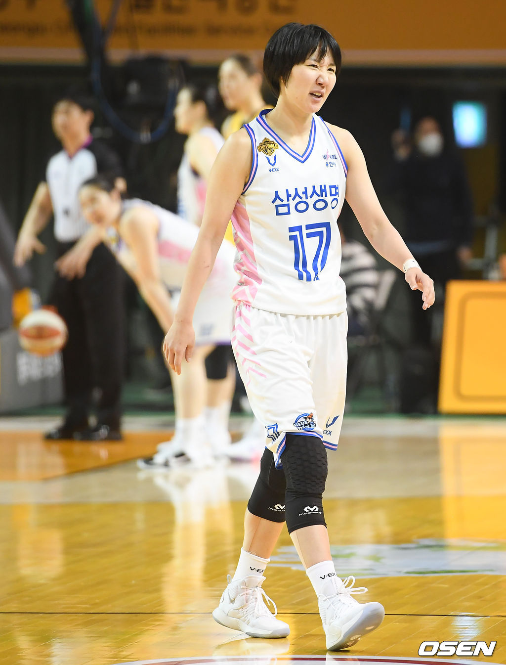 3쿼터 삼성생명 김보미가 5반칙 퇴장당하고 있다. / soul1014@osen.co.kr