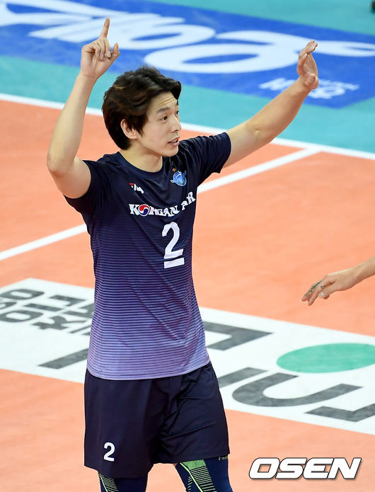 15일 오후 인천 계양체육관에서 '도드람 2020-2021 V리그' 남자부 대한항공과 KB손해보험의 경기가 열렸다.1세트 대한항공 한선수가 득점에 기뻐하고 있다./ ksl0919@osen.co.kr