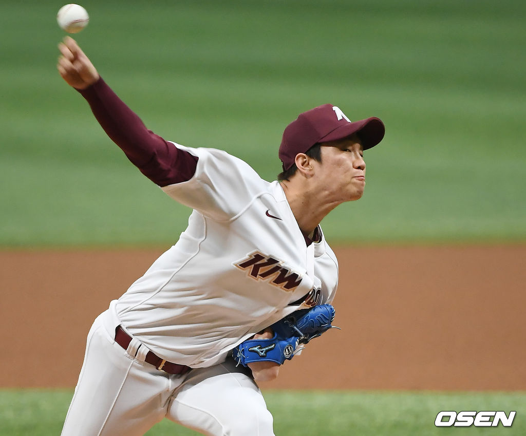 키움 안우진이 역투하고 있다. /youngrae@osen.co.kr 