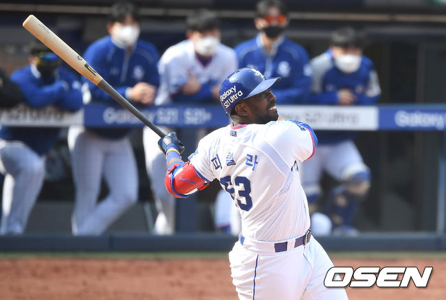 14일 오후 대구 삼성라이온즈파크에서 삼성 라이온즈와 LG 트윈스의 연습경기가 열렸다.5회말 무사 1루 삼성 피렐라가 타격을 하고 있다. /youngrae@osen.co.kr