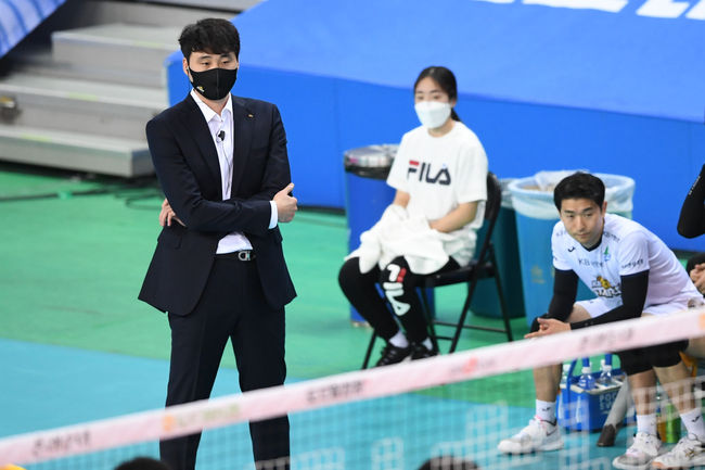 [사진] KB손해보험 이경수 감독대행 / KOVO 제공