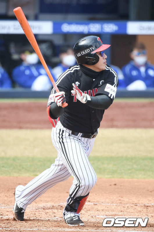 14일 오후 대구 삼성라이온즈파크에서 삼성 라이온즈와 LG 트윈스의 연습경기가 열렸다.3회초 1사 LG 이천웅이 안타를 때려내고 있다. /youngrae@osen.co.kr