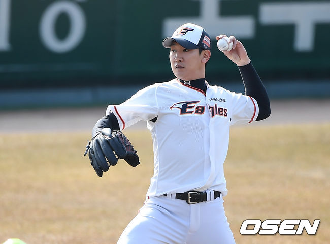 송윤준이 캐치볼을 하고 있다. /youngrae@osen.co.kr 