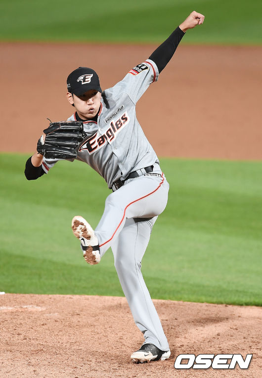 한화 송윤준이 역투하고 있다. /youngrae@osen.co.kr