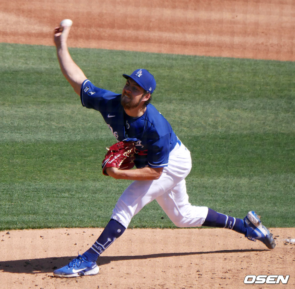 [OSEN=글렌데일(미 애리조나주), 이사부 통신원]다저스 트레버 바우어가 역투하고 있다. /lsboo@osen.co.kr