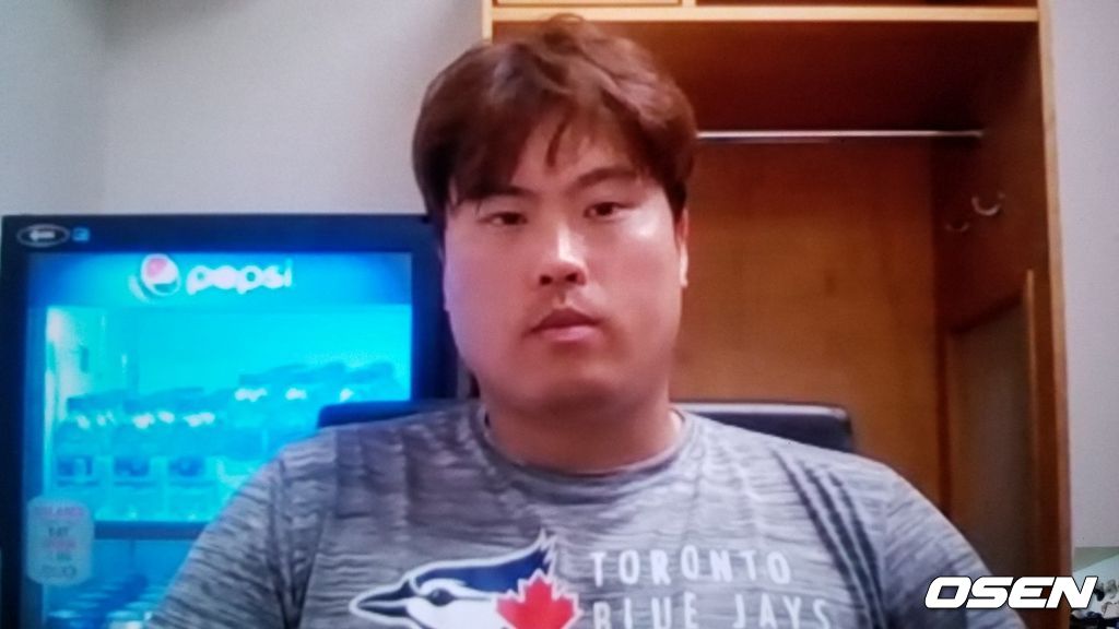 16일(한국시간) 화상 인터뷰를 하고 있는 토론토의 류현진. 