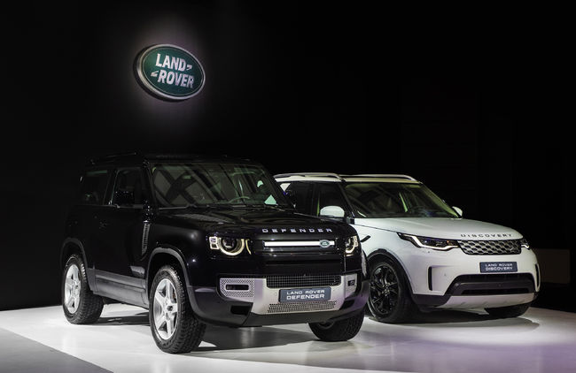 올 뉴 디펜더 90과 뉴 디스커버리.