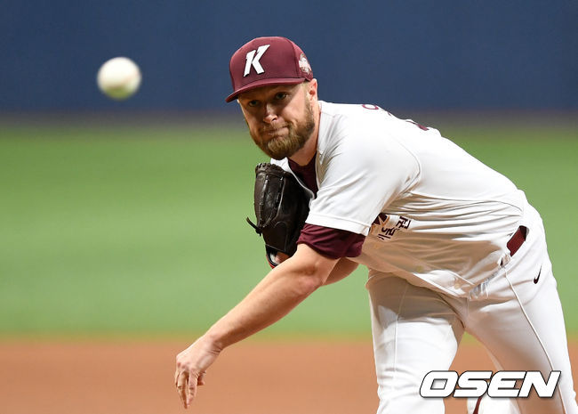 키움 히어로즈가 16일 서울 고척스카이돔에서 2021 시즌을 앞두고 LG 트윈스와 연습경기를 가졌다.1회초 키움 선발투수 요키시가 역투하고 있다. /sunday@osen.co.kr