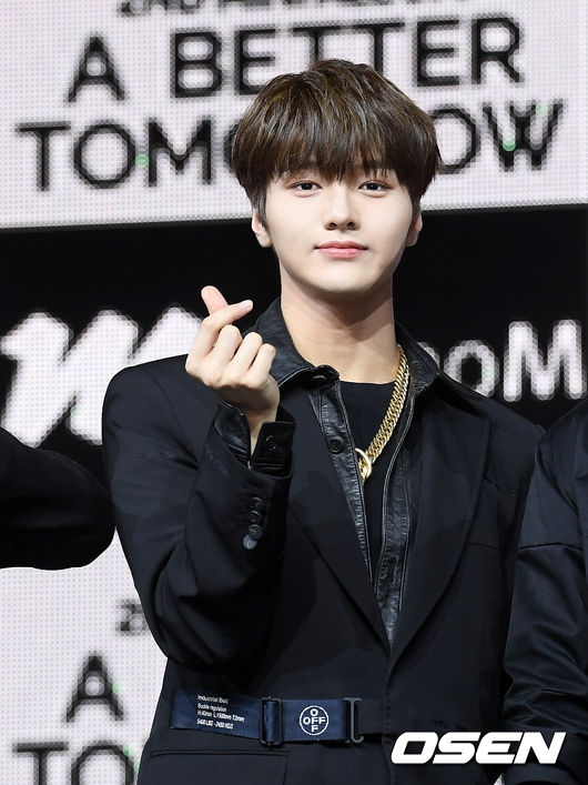 16일 오후 서울 광진구 예스24 라이브홀에서 그룹 드리핀(차준호, 황윤성, 김동윤, 이협, 주창욱, 알렉스, 김민서)의 두 번째 미니앨범 ‘어 베러 투모로우(A Better Tomorrow)’ 발매 기념 쇼케이스가 열렸다.미니 2집 ‘어 베러 투모로우(A Better Tomorrow)’는 드리핀이 데뷔 후 느끼고 경험한 다양한 감정 중 ‘의지’라는 느낌 자체를 자신들만의 시선으로 다채롭게 해석한 앨범이다.드리핀(DRIPPIN) 차준호가 포즈를 취하고 있다. /cej@osen.co.kr