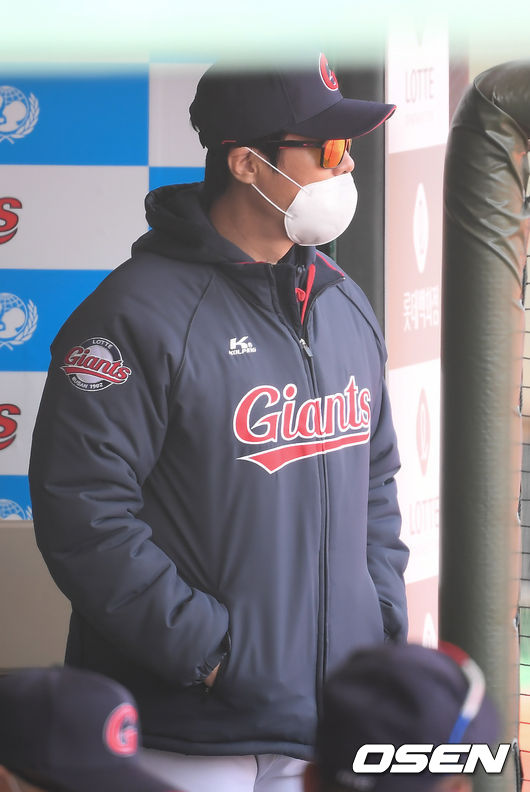 4회말 롯데 허문회 감독이 경기를 지켜보고 있다. / soul1014@osen.co.kr