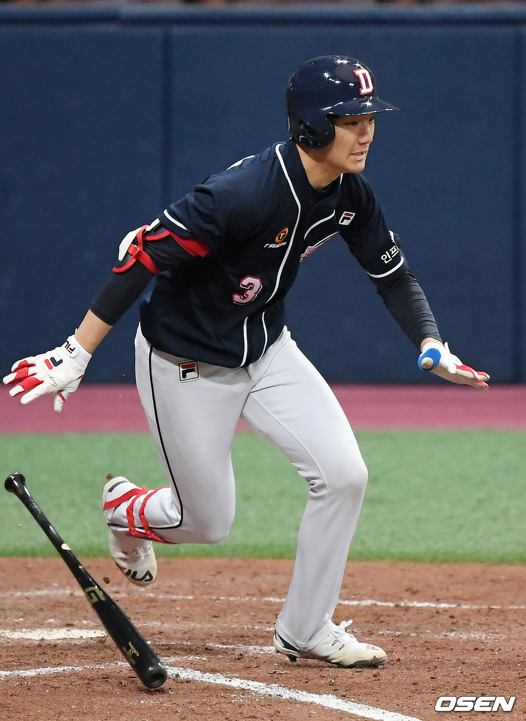 11일 오후 서울 고척스카이돔에서 2021 시즌을 앞두고 키움 히어로즈와 두산 베어스의 연습경기가 진행됐다.6회초 2사 주자 1,2루 두산 안재석이 동점 1타점 적시타를 날리고 있다./rumi@osen.co.kr