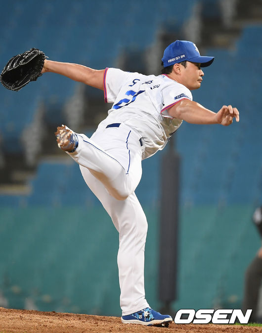 29일 오후 대구 삼성라이온즈파크에서 '2020 신한은행 SOL KBO리그' 삼성 라이온즈와 한화 이글스의 경기가 열렸다.9회초 삼성 오승환이 역투하고 있다. /youngrae@osen.co.kr