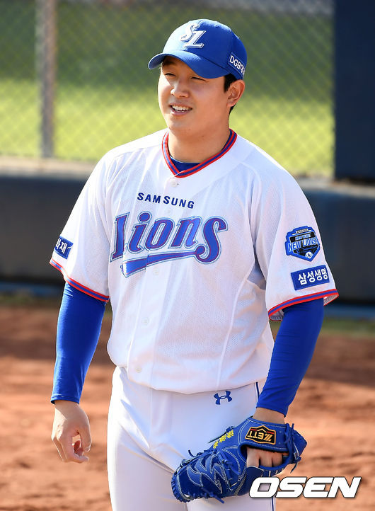 13일 오후 대구삼성라이온즈파크에서 삼성 라이온즈가 2021 스프링캠프 훈련을 가졌다.삼성 양창섭이 캐치볼 훈련을 하고 있다./ksl0919@osen.co.kr