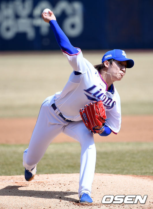 17일 오후 대구삼성라이온즈파크에서 삼성 라이온즈와 SSG 랜더스의 연습경기가 열렸다. 1회초 삼성 선발 원태인이 마운드에 올라 힘차게 공을 뿌리고 있다./ksl0919@osen.co.kr