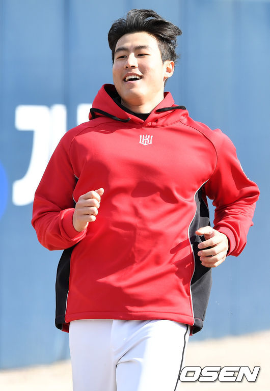 KT 김건형을 비롯한 야수조가 주루 훈련을 하고 있다. / dreamer@osen.co.kr