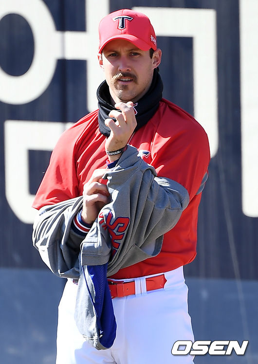 8일 오후 KIA타이거즈가 광주 KIA챔피언스필드에서 2021 스프링캠프 훈련을 가졌다. KIA 멩덴이 훈련을 하고 있다 ./ksl0919@osen.co.kr