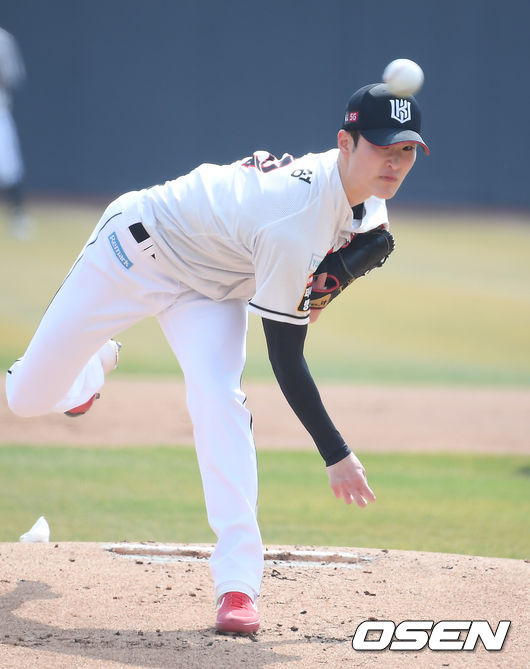1회초 Kt 선발투수 배제성이 역투하고 있다. / soul1014@osen.co.kr