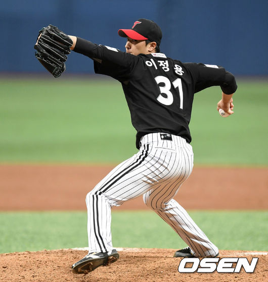 이정용이 16일 키움과의 연습경기에서 호쾌한 폼으로 공을 던지고 있다. /sunday@osen.co.kr